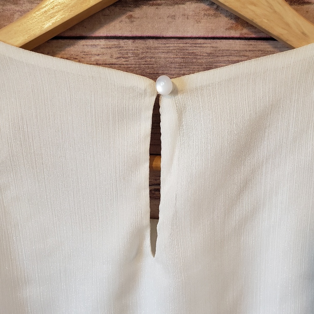 🌿Iz Byer White Shimmer Jeweled Blouse Size M 🌿 - Picture 6 of 8